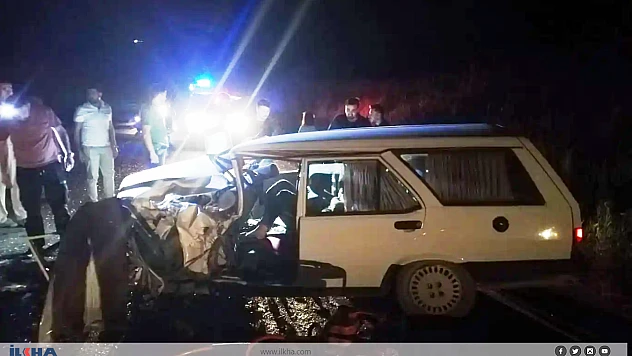 Hafif Ticari Araç İle Otomobil Çarpıştı: 8 Yaralı