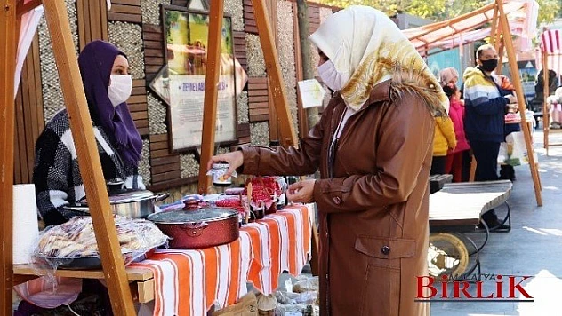 Hanımeli Pazarı Yoğun İlgi Görüyor