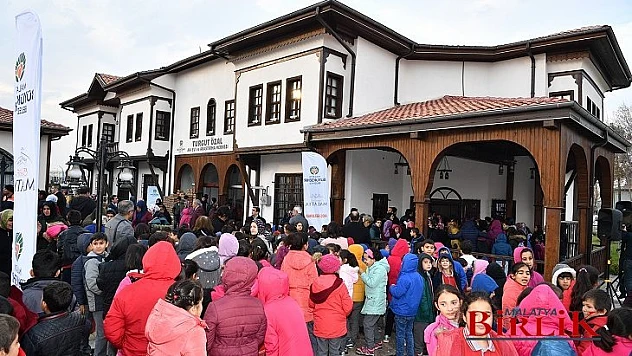 Hayırsever İşadamından 3 Bin Öğrenciye Giyecek Yardımı