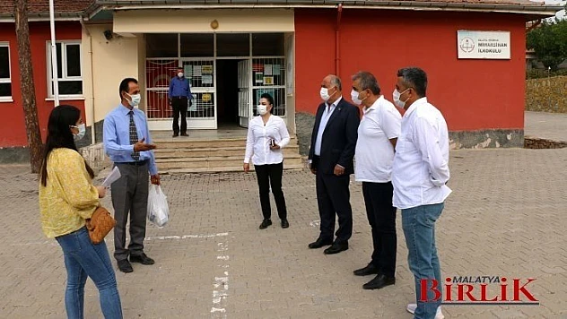 Hekimhan Belediyesi Okullarda Maske Dağıtıtı