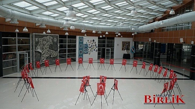 İdlib Şehitleri İçin Bayrak Sergisi Açıldı