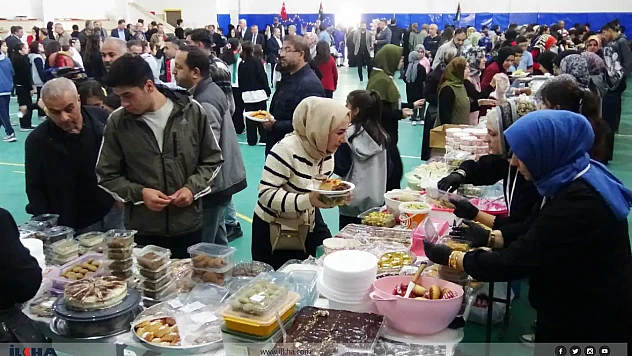 İmam hatip lisesinin Gazze için açtığı hayır çarşısına yoğun ilgi