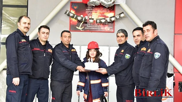 İtfaiyeci Olmak İsteyen Kardeşine Ablasından Doğum Günü Kutlaması