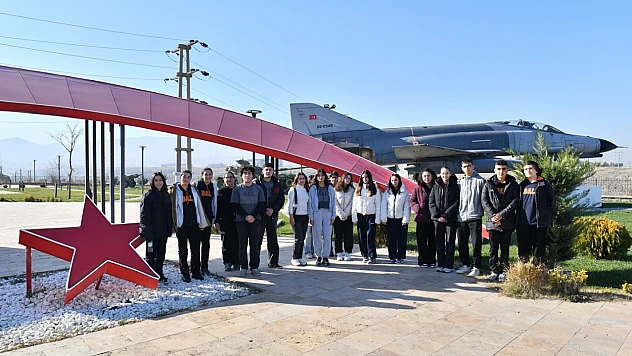 'İyilik Elçisi' Projesi Gençlere Yardımlaşma ve Tarih Bilinci Aşılıyor