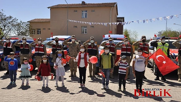 Jandarma 23 Nisan'da Çocukları Unutmadı