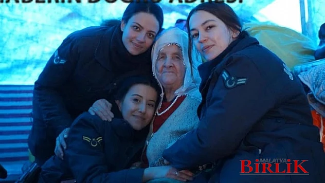 Jandarma Kadın Astsubaylar Deprem Bölgesinde
