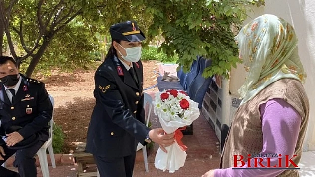 Jandarma Şehit Annelerini Unutmadı