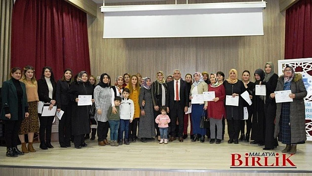 Kadın Kursiyerlere Sertifikaları Törenle Takdim Edildi