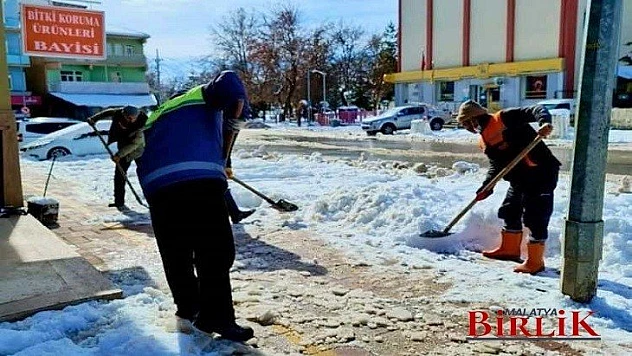 Kar Küreme Ve Taşıma Çalışmaları Devam Ediyor