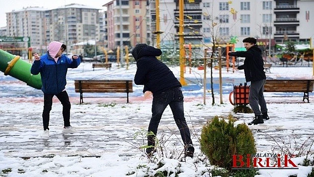 Kar Yağışı, Yeşilyurt'un Doğal Ve Tabiat Zenginliklerini Ön Plana Çıkardı