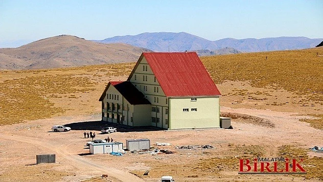 Kar Yağıyor, Kayak Tesisi Bitirilmeyi Bekliyor