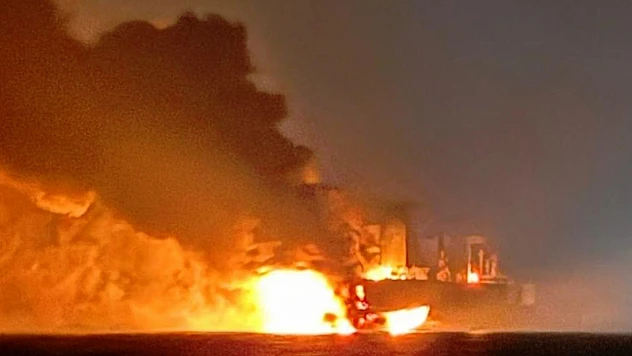 Karadeniz'de 2 gemide yangın