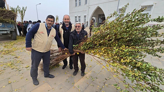 Kayısı Başkentinde Dayanışma: 12 İlçeye 12 Bin Fidan