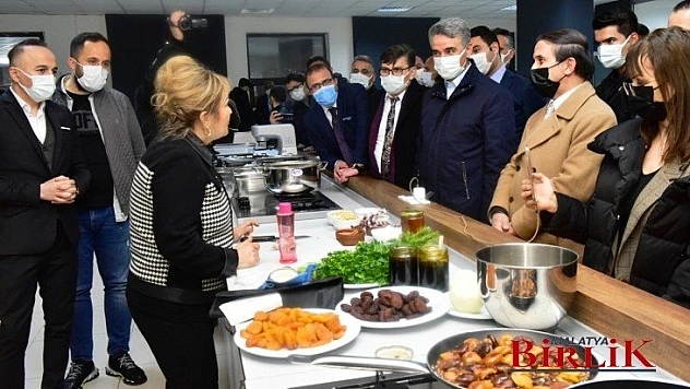 Kayısı Çiçeği Festivali Kale'de Devam Ediyor