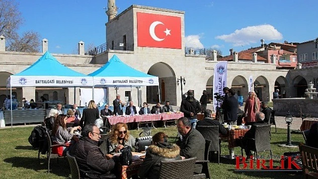 Kayısı Çiçeği Şenliği Konukları Battalgazi'ye Hayran Kaldı