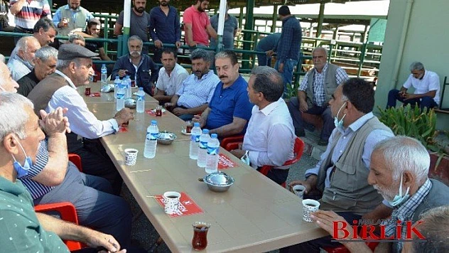 Keskin, Kurbanlık Satan Köylülerle Bir Araya Geldi