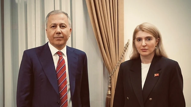 Kira Destekleri ve Sosyal Uyum Görüşüldü: Ölmeztoprak, Bakan Yerlikaya ile Bir Araya Geldi