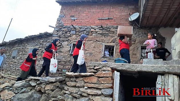 Kızılay Ekipleri Evi Yanan Aileyi Yalnız Bırakmadı