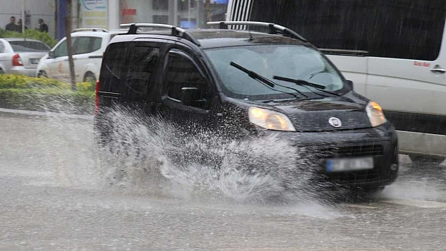 Kuvvetli Rüzgâr ve Sağanak Geliyor