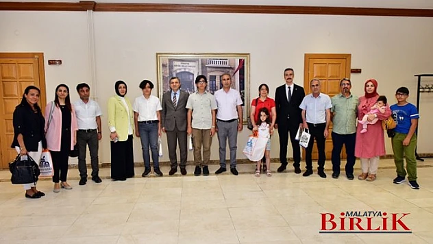 LGS Birincileri Vali Şahin'i Ziyaret Etti