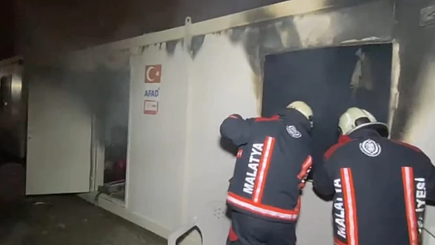 Mahmut Çalık Konteyner Kenti'nde Yangın Söndürüldü