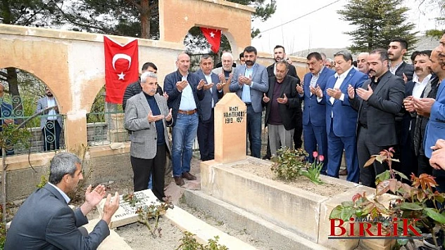 Malatya Belediyesi Eski Başkanlarından Hamit Fendoğlu, Mezarı Başında Dualarla Anıldı