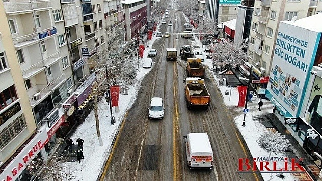 Malatya Büyükşehir Belediyesi'nin Karla Mücadelesi Sürüyor