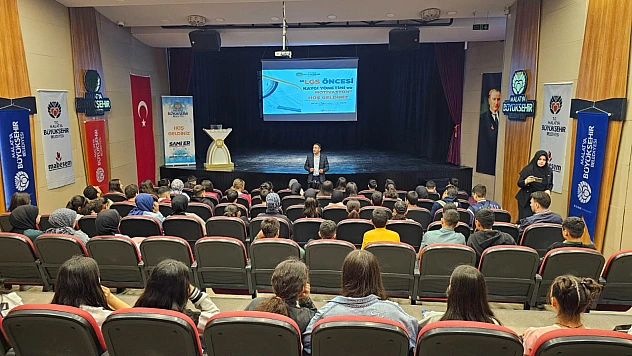 Malatya Büyükşehir Belediyesi Semt Konakları Öğrencilerine Motivasyon Semineri Verildi