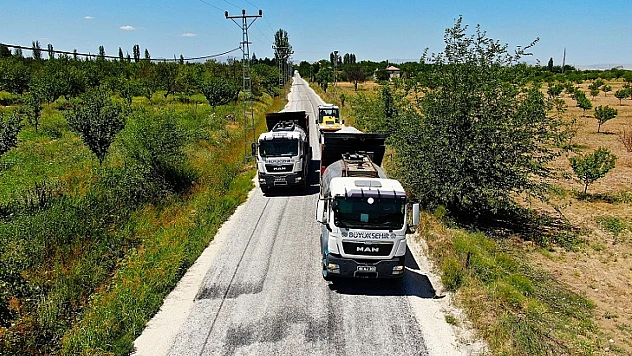 Malatya Büyükşehir Belediyesi İlçelerdeki Yolları Yeniliyor