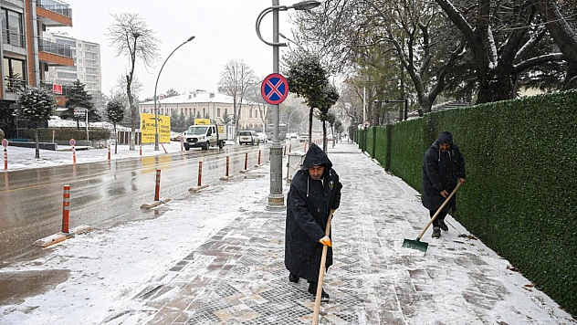 Malatya Büyükşehir Belediyesi karla mücadele çalışmalarını 7/24 esasına göre sürdürüyor