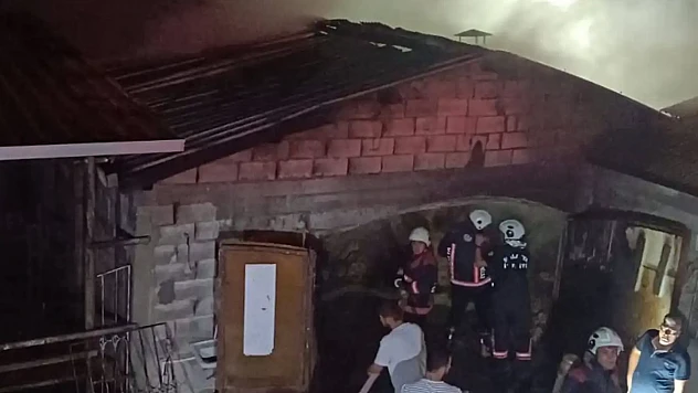 Malatya'da Ahır Ve Samanlık Yangını