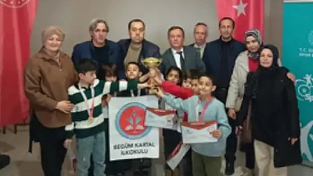 Malatya'da İlkokul Öğrencileri Satrançta İl Birincisi Oldu