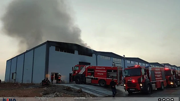 Malatya'da Kağıt Fabrikasında Yangın