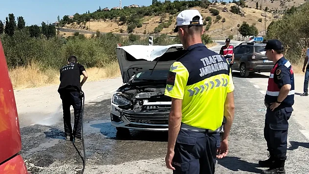 Malatya'da Kontrolden Çıkan Otomobil Kaza Yaptı: 3 Yaralı