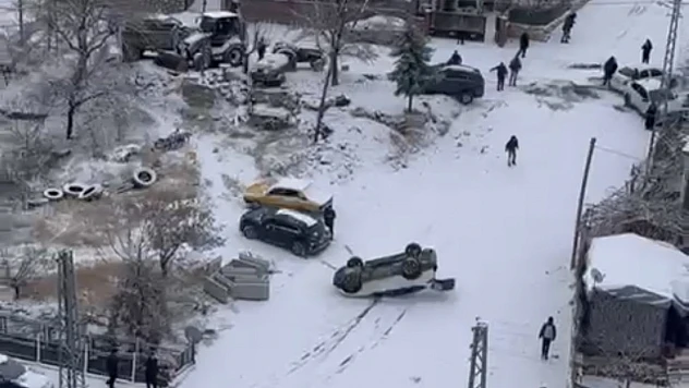 Malatya'da Sabah Kabusu: Araçlar Yokuşlardan Kaydı