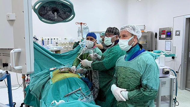 Malatya Eğitim ve Araştırma Hastanesi Zor Ameliyatlarda Başarıya İmza Atıyor