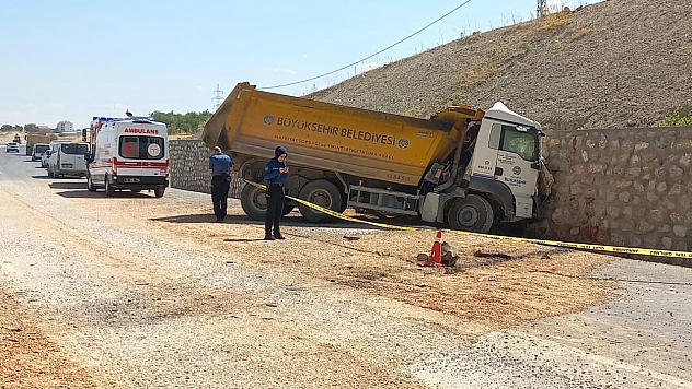 Malatya Kuzey Çevre Yolu'nda Trafik Kazası: Kamyon Şoförü Yaşamını Yitirdi