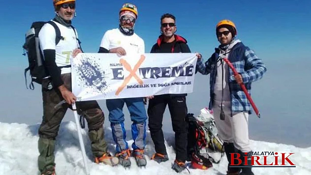 Malatyalı Dağcılar Ağrı Dağı'nda Zirve Yaptı