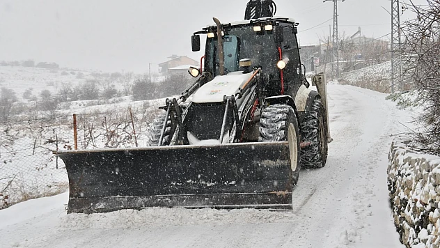 Merkezden Kırsala Yeşilyurt'ta Karla Mücadele Seferberliği