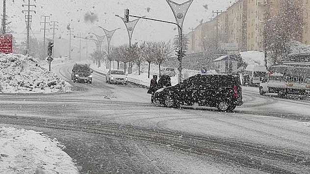 Meteoroloji'den kar, sağanak ve kuvvetli rüzgâr uyarısı