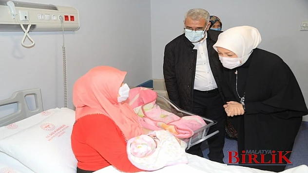 Milletvekili Çalık Ve Başkan Güder'den Yılın İlk Bebeklerine Ziyaret
