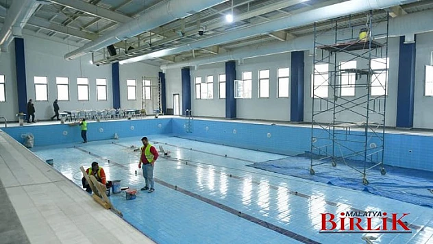 Milletvekili Tüfenkci İle Başkan Çınar, Yakınca Yarı Olimpik Yüzme Havuzunu İnceledi