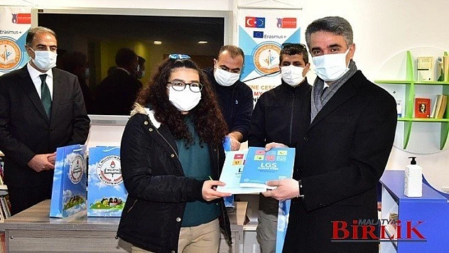 Milli Eğitim Bakanlığınca Gönderilen Tabletlerin Dağıtımı Başladı