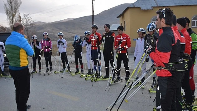 Milli Forma İçin Yüksekova'nın Dik Yamaçlarına Tırmanıyorlar