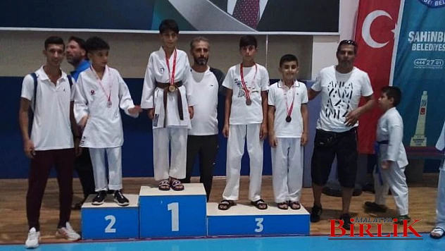 Minik Karateciler Madalya İle Döndüler