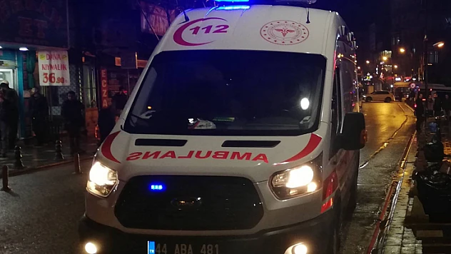 Motosiklet Yolun Karşısına Geçmeye Çalışan Yayaya Çarptı: 2 Yaralı