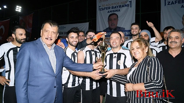 Muharrem Zeyno Futbol Turnuvası Şampiyonu İnönü Üniversitesi