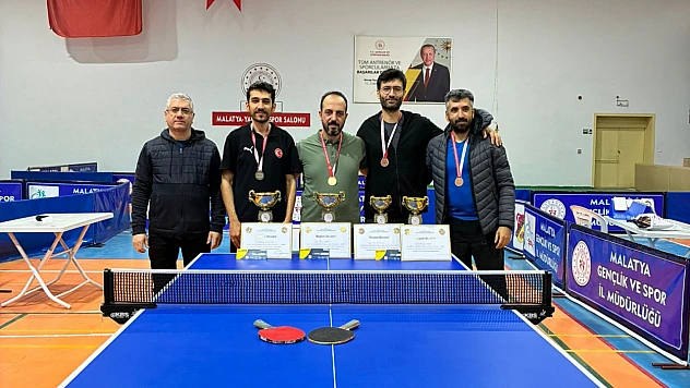 Öğretmenler Günü Spor Etkinliğinde Dereceye Girenler Ödüllendirildi