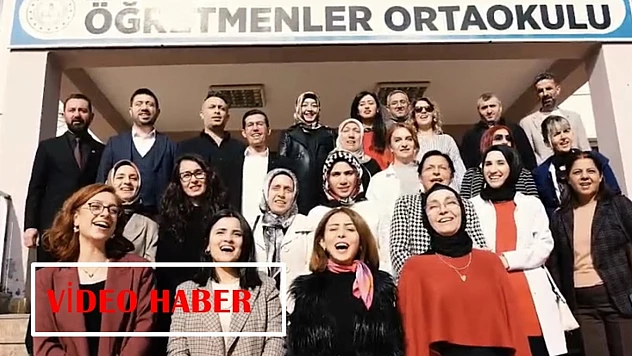 Öğretmenler Sahnede: 24 Kasım İçin Birlikte Şarkı Seslendirdiler
