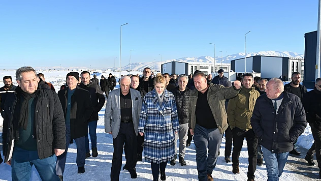Ölmeztoprak ,deprem sonrası yürütülen konut ve rezerv alan çalışmalarını değerlendirdi